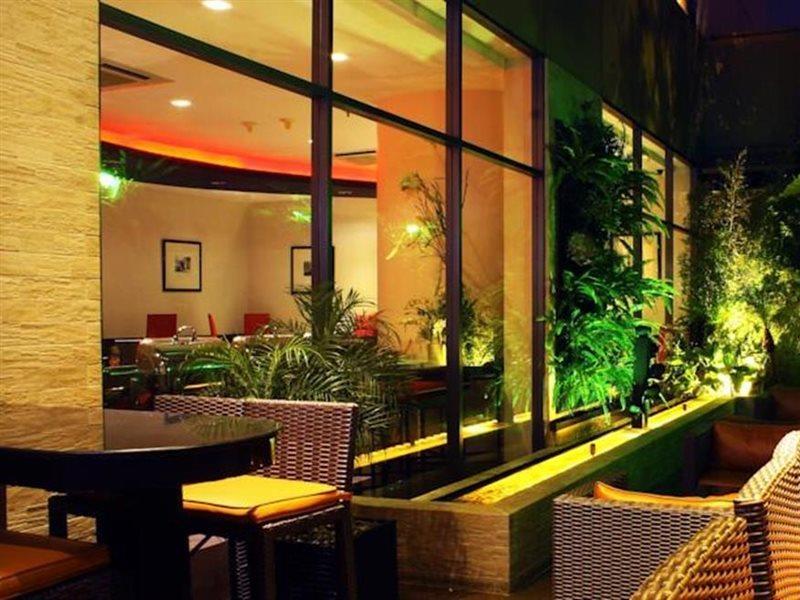 Ibis Jakarta Arcadia Exterior foto
